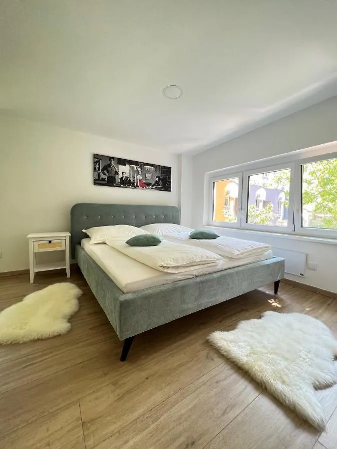 Charming Townhouse Directly By Metro contacts